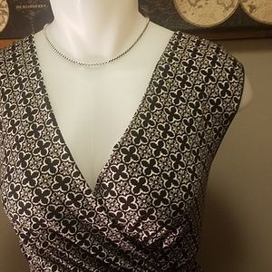 Max Studio • Sleeveless V~neck Top